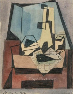 Verre bouteille poisson sur un journal 1922 Cubist Oil Paintings